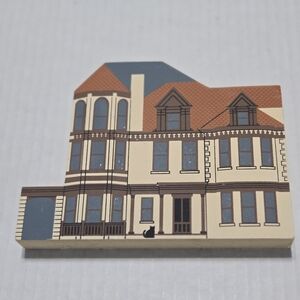 Cat’s Meow Governor’s Mansion